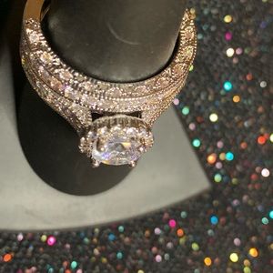 Size 8 halo round brilliant vintage ring